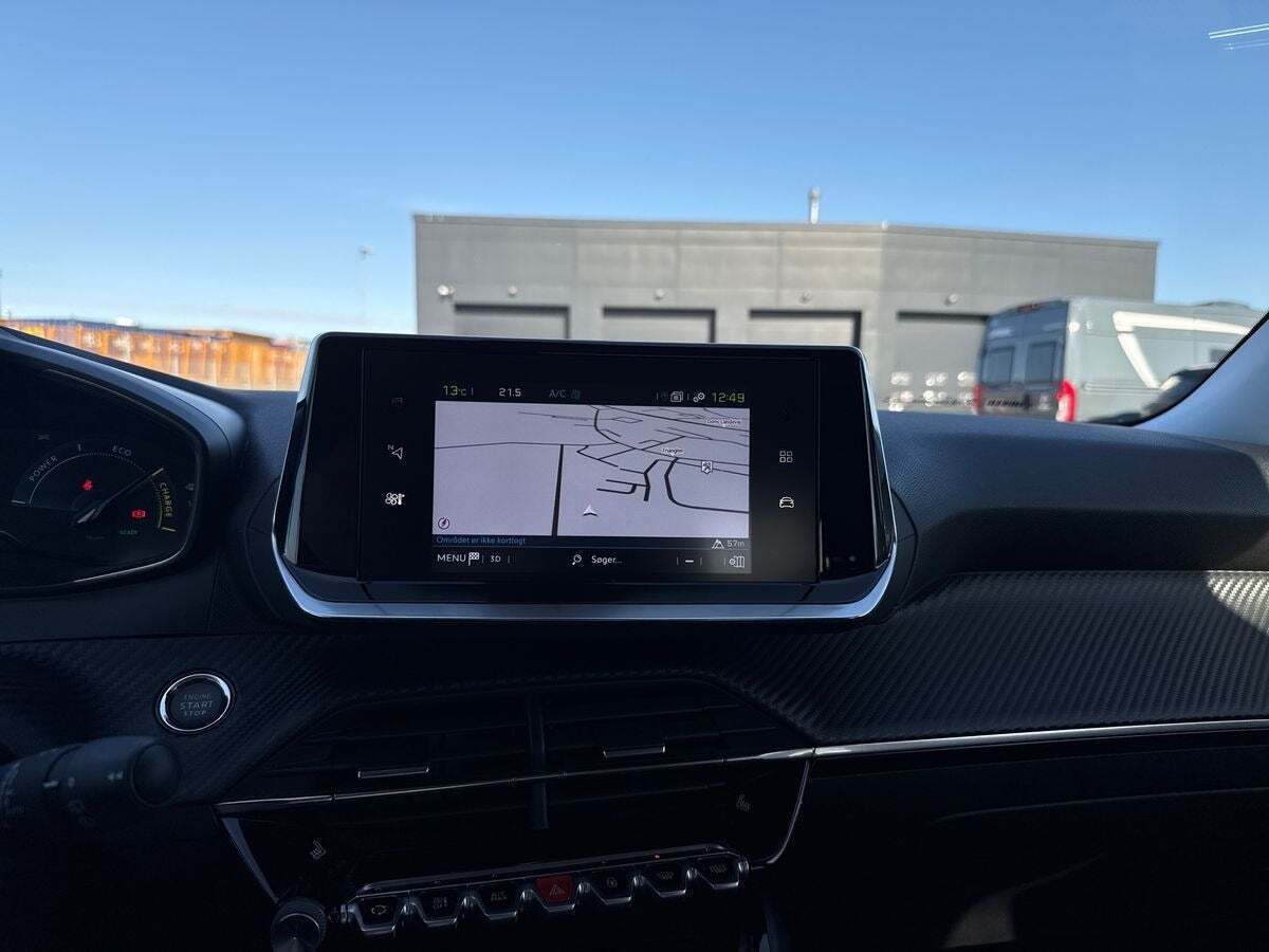 Hvid Peugeot e-2008 fra 2021