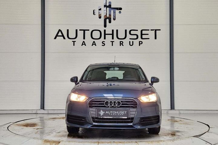 Blå Audi A1 fra 2016 set udefra