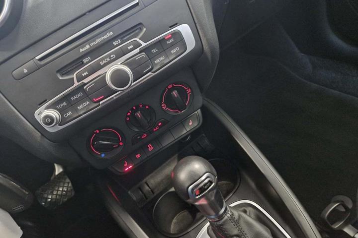 Blå Audi A1 fra 2016 set indefra