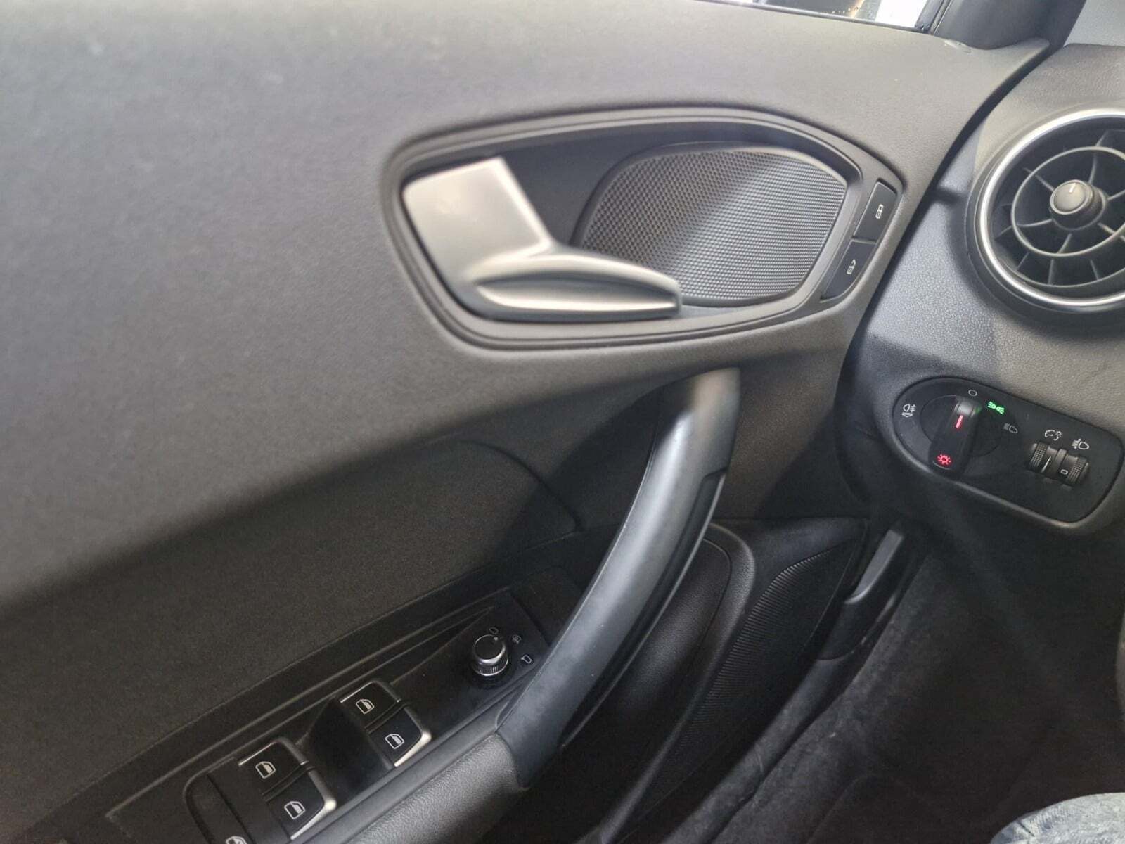 Blå Audi A1 fra 2016