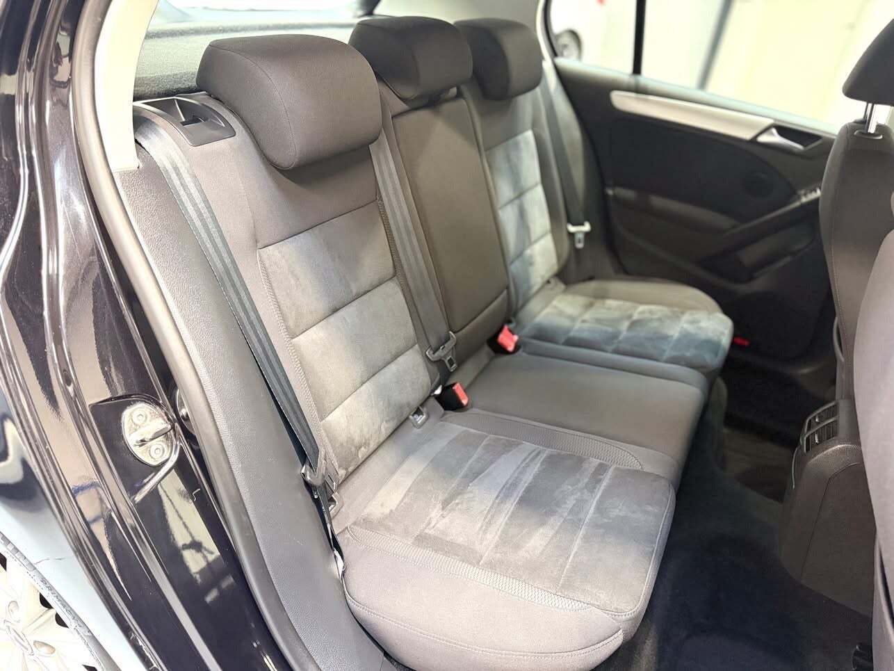 Sort VW Golf VI fra 2012