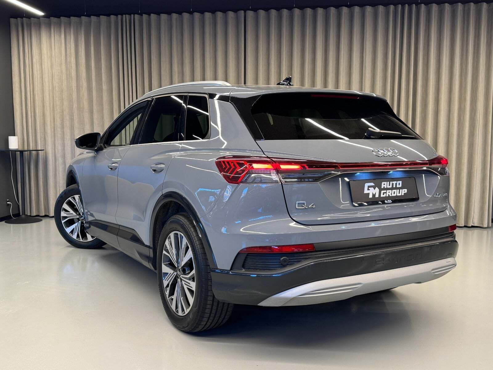 Grå Audi Q4 e-tron fra 2022