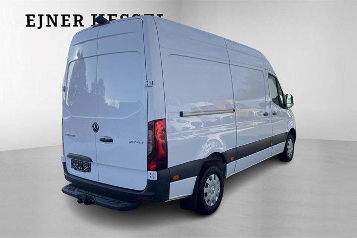 Hvid Mercedes Sprinter 317 fra 2023