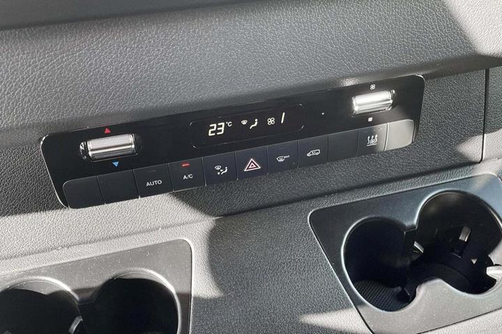 Hvid Mercedes Sprinter 317 fra 2023