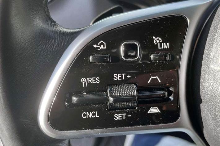 Hvid Mercedes Sprinter 317 fra 2023