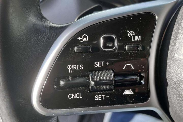 Hvid Mercedes Sprinter 317 fra 2023