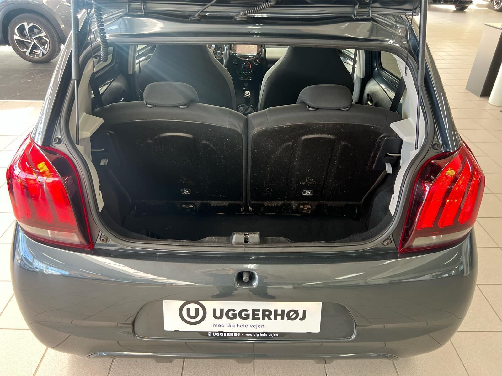 Grå Peugeot 108 fra 2017