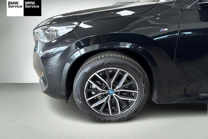Sort BMW iX1 fra 2024