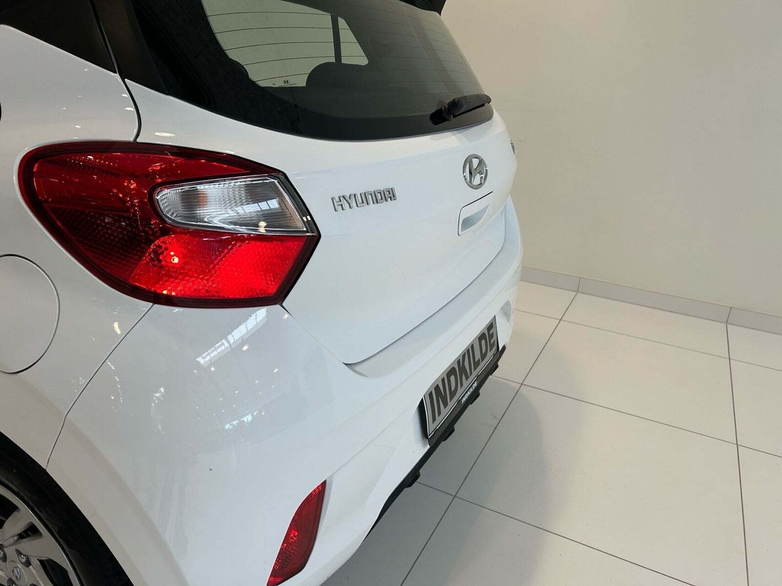 Hvid Hyundai i10 fra 2022