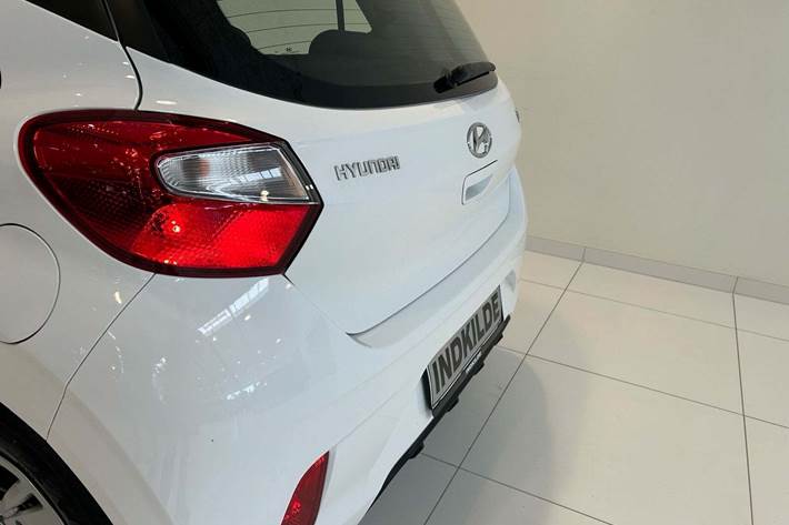 Hvid Hyundai i10 fra 2022