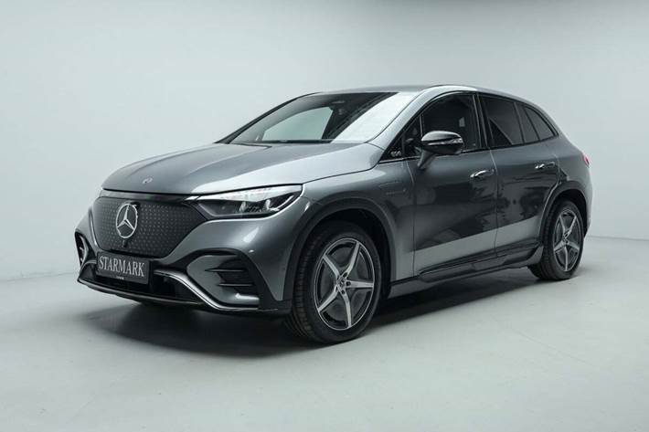 Grå Mercedes EQE350+ SUV fra 2023 set udefra