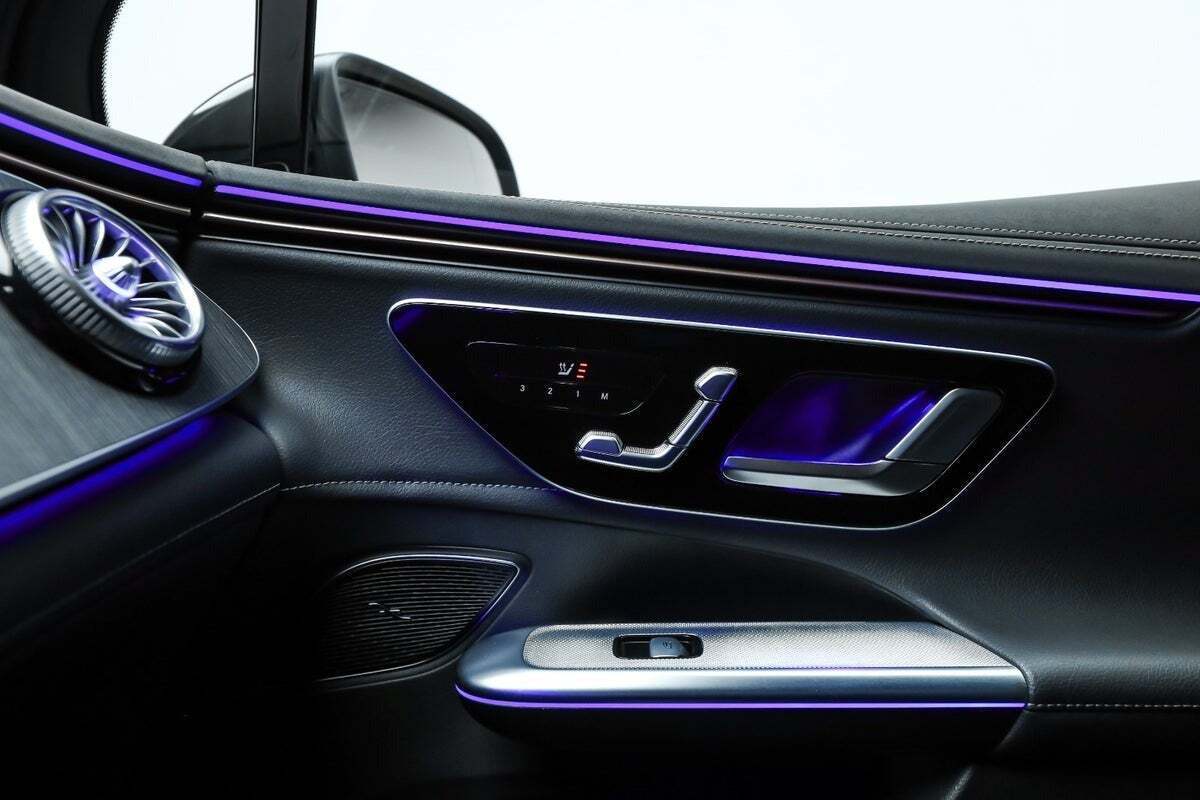 Grå Mercedes EQE350+ SUV fra 2023