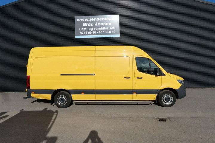 Gul Mercedes Sprinter 317 fra 2022