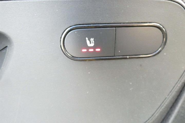 Gul Mercedes Sprinter 317 fra 2022