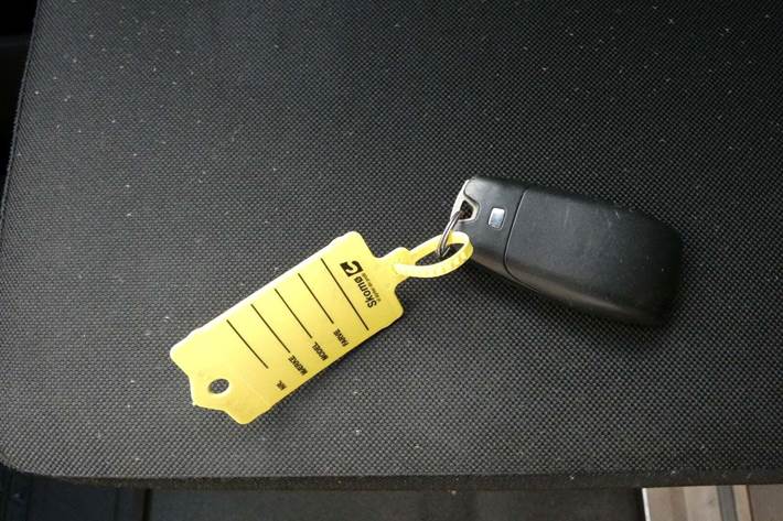 Gul Mercedes Sprinter 317 fra 2022