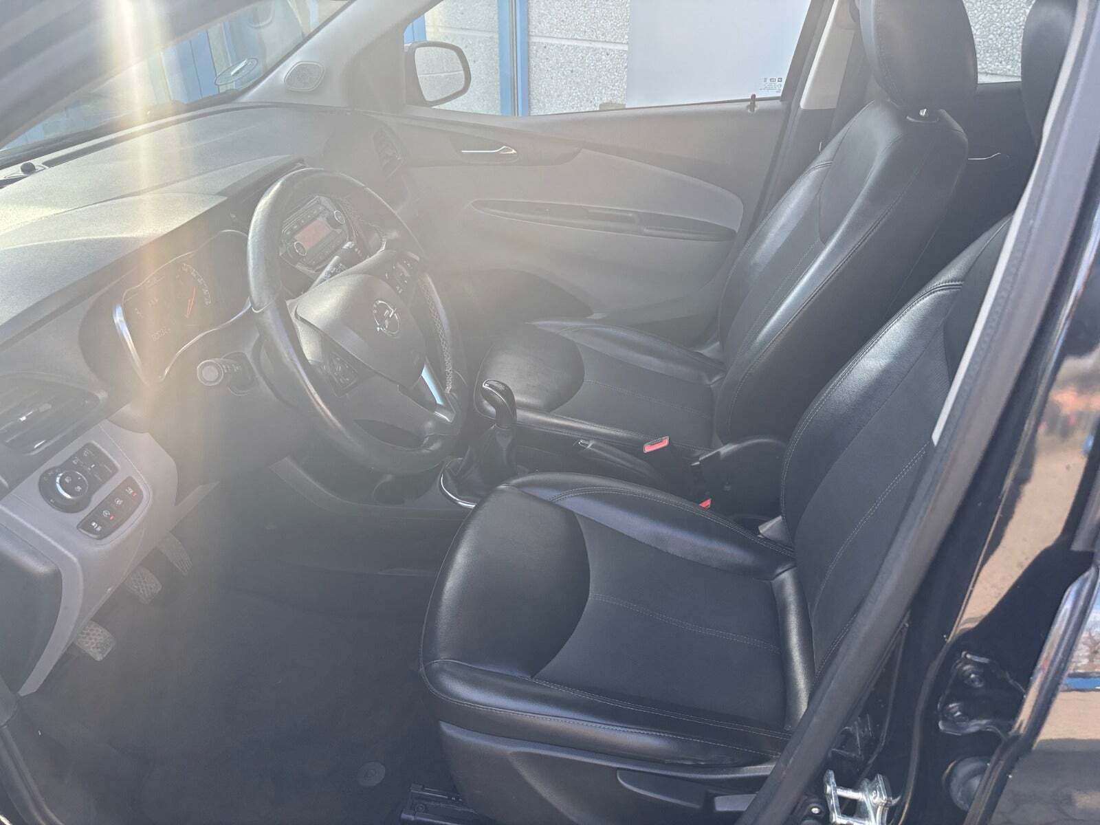 Sort Opel Karl fra 2016