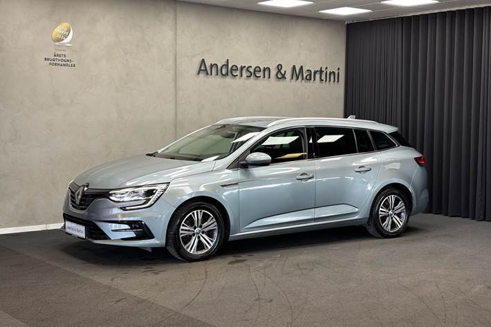 Sølv Renault Mégane fra 2021 set udefra
