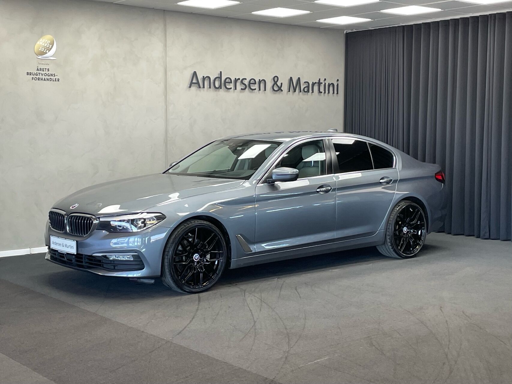 Grå BMW 530d fra 2017