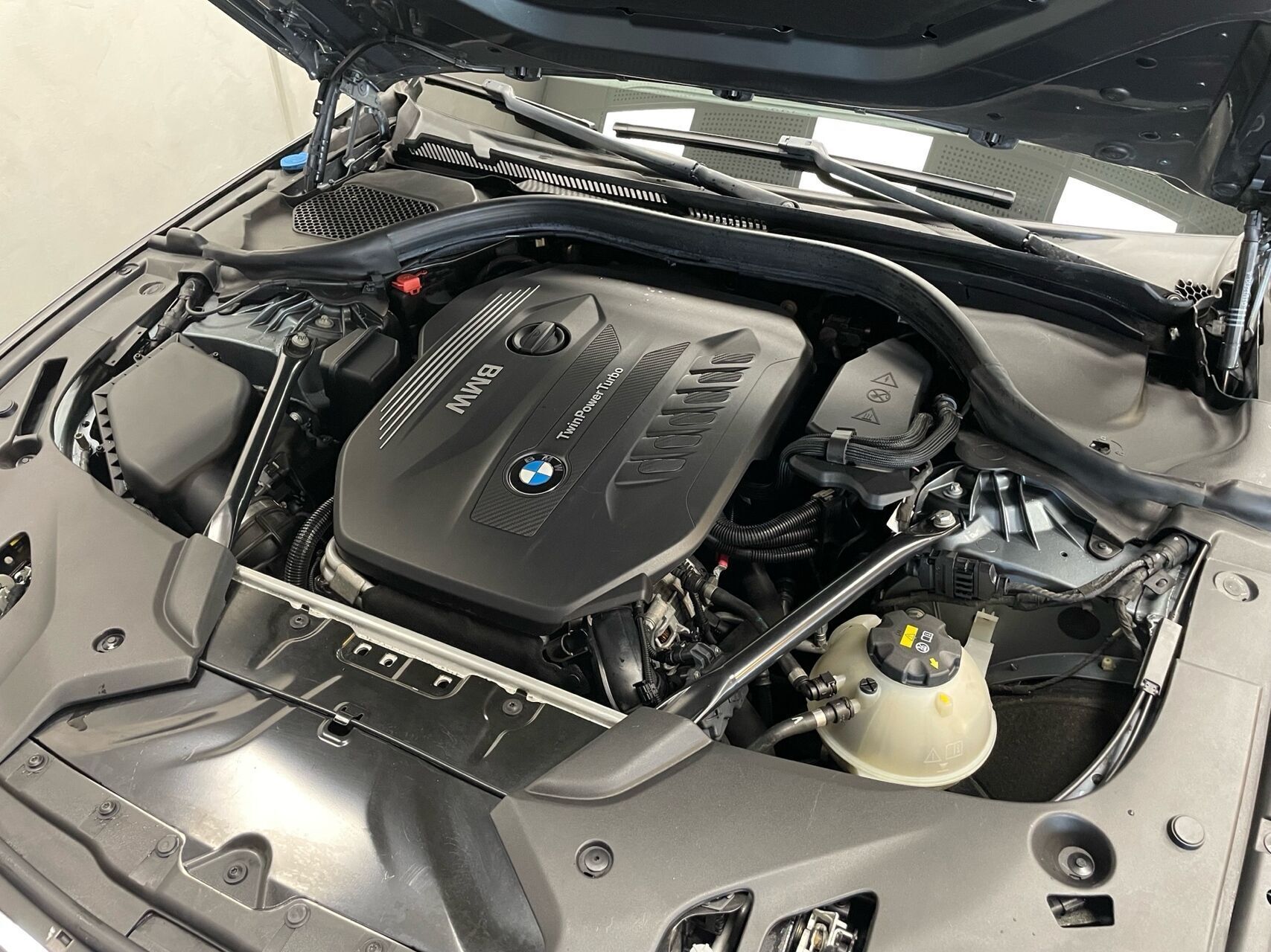 Grå BMW 530d fra 2017