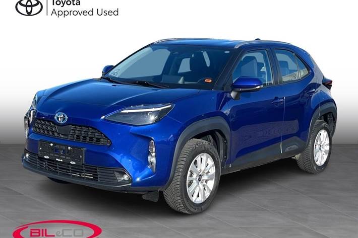Blå Toyota Yaris Cross fra 2022 set udefra