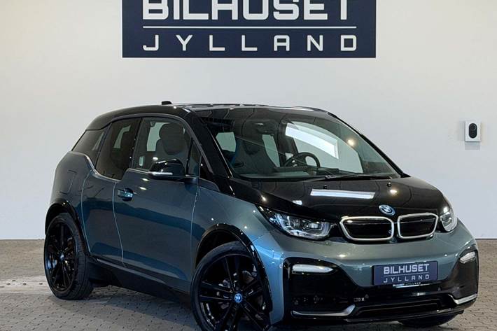 Blå BMW i3s fra 2021 set udefra