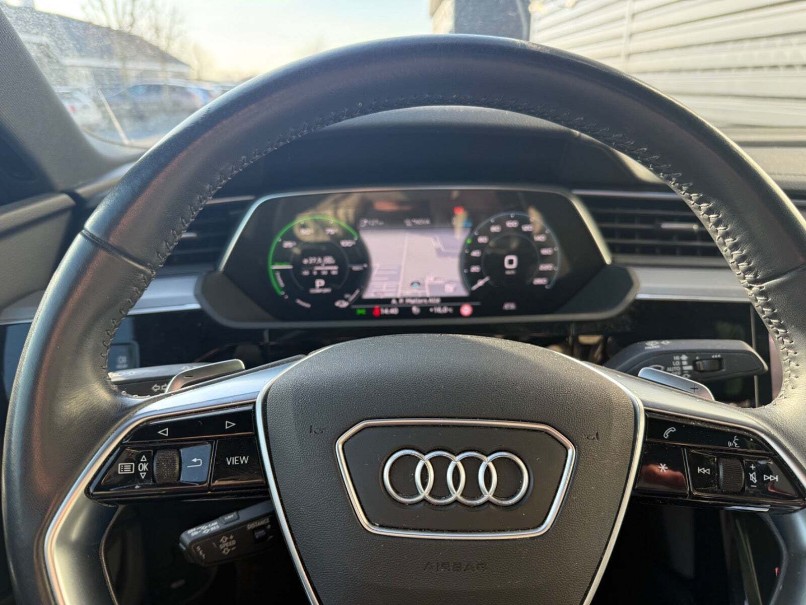 Blå Audi e-tron fra 2020