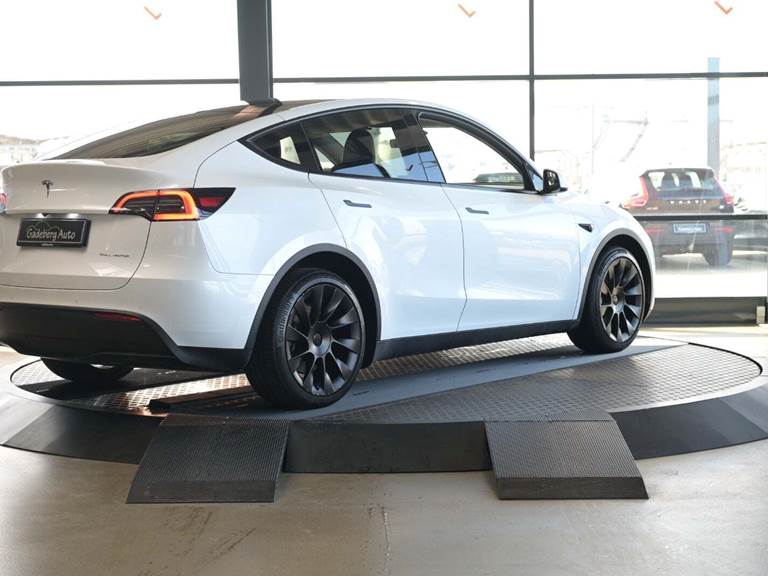 Tesla Model Y Long Range AWD