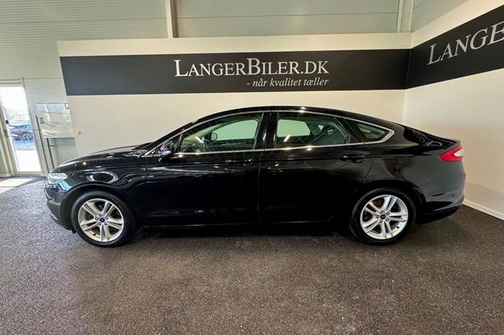 Sort Ford Mondeo fra 2018