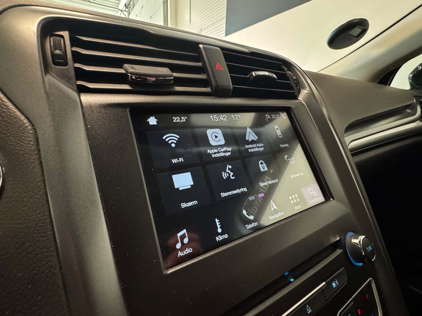 Sort Ford Mondeo fra 2018