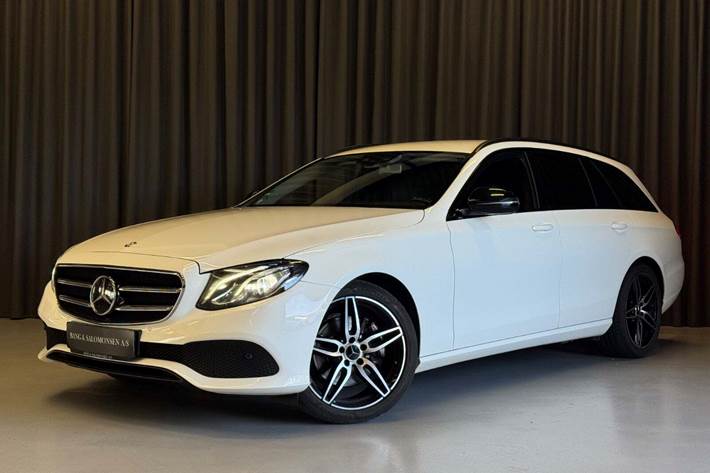 Hvid Mercedes E220 d fra 2016 set udefra