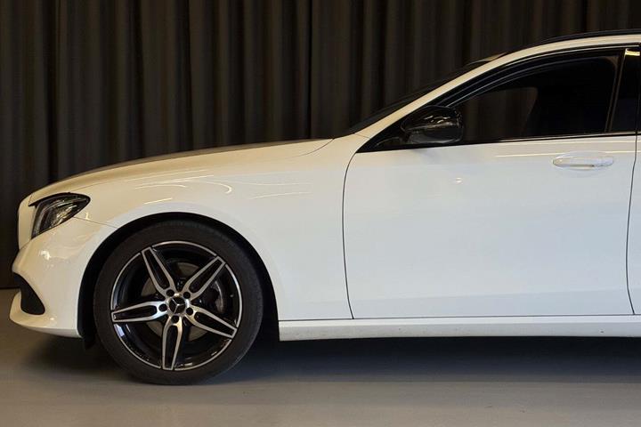 Hvid Mercedes E220 d fra 2016