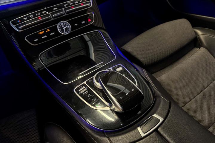 Hvid Mercedes E220 d fra 2016