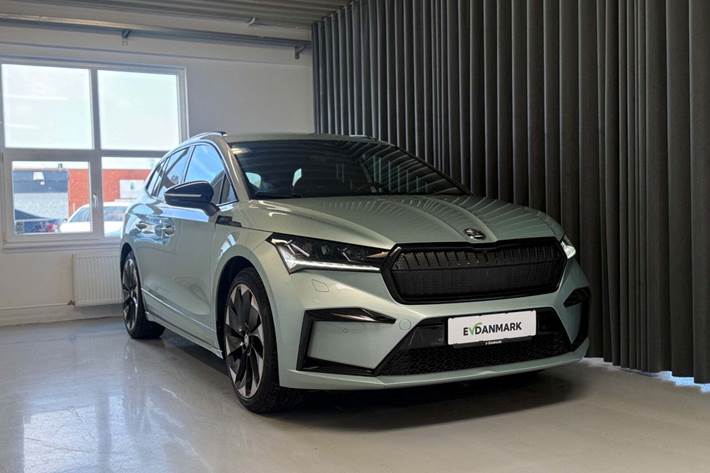 Turquoise Skoda Enyaq fra 2021 set udefra