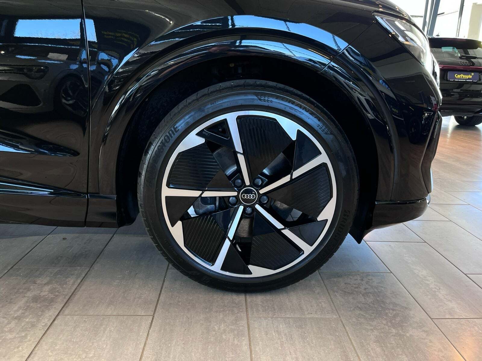 Sort Audi Q4 e-tron fra 2024