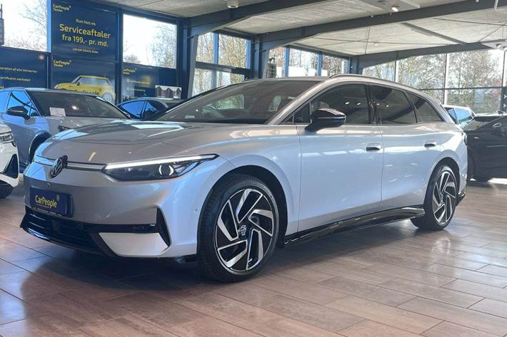 Sølv VW ID.7 fra 2026 set udefra