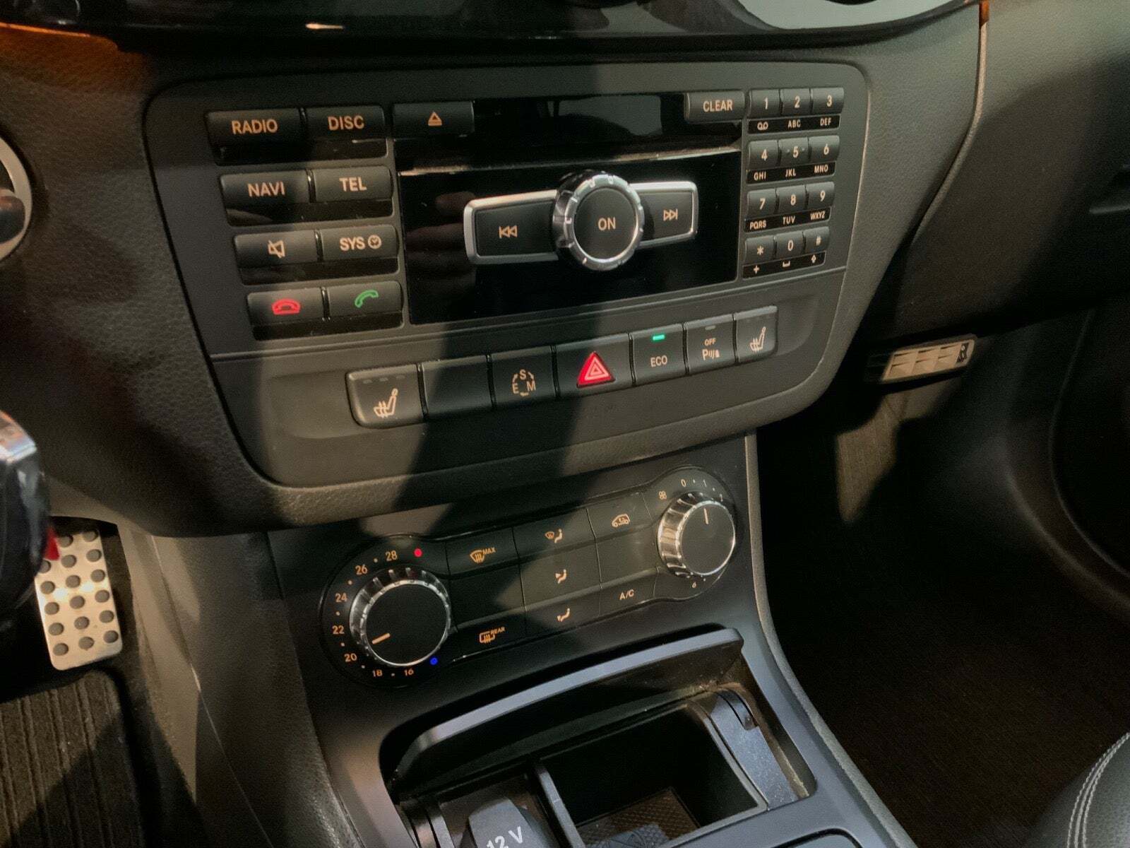 Hvid Mercedes B180 fra 2012