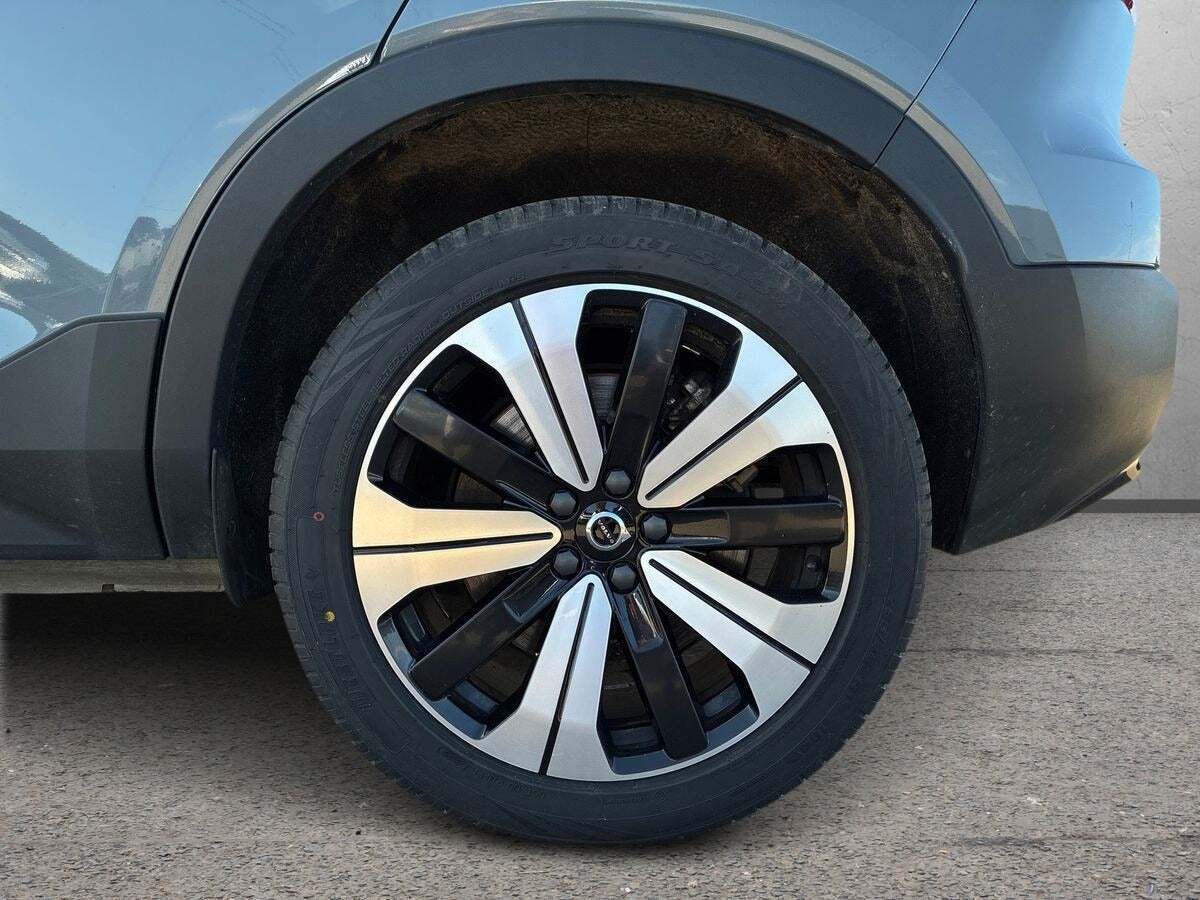 Grå Volvo XC40 fra 2022