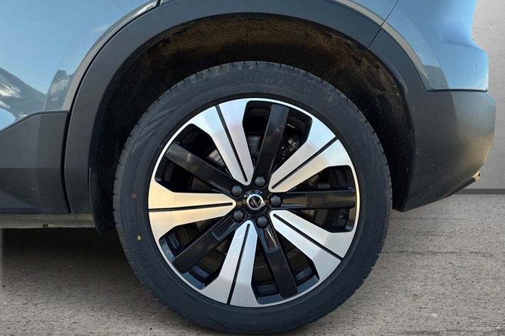 Grå Volvo XC40 fra 2022