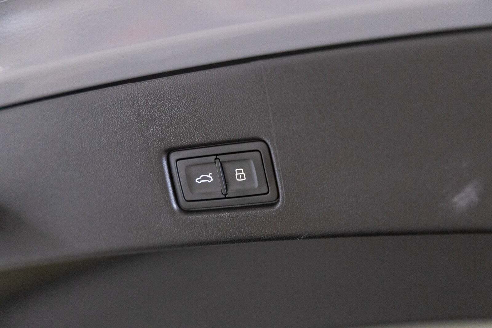 Grå Audi Q4 e-tron fra 2023