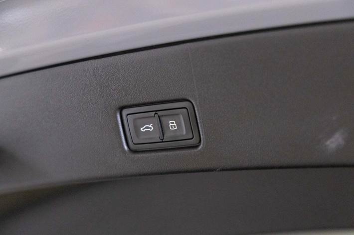 Grå Audi Q4 e-tron fra 2023