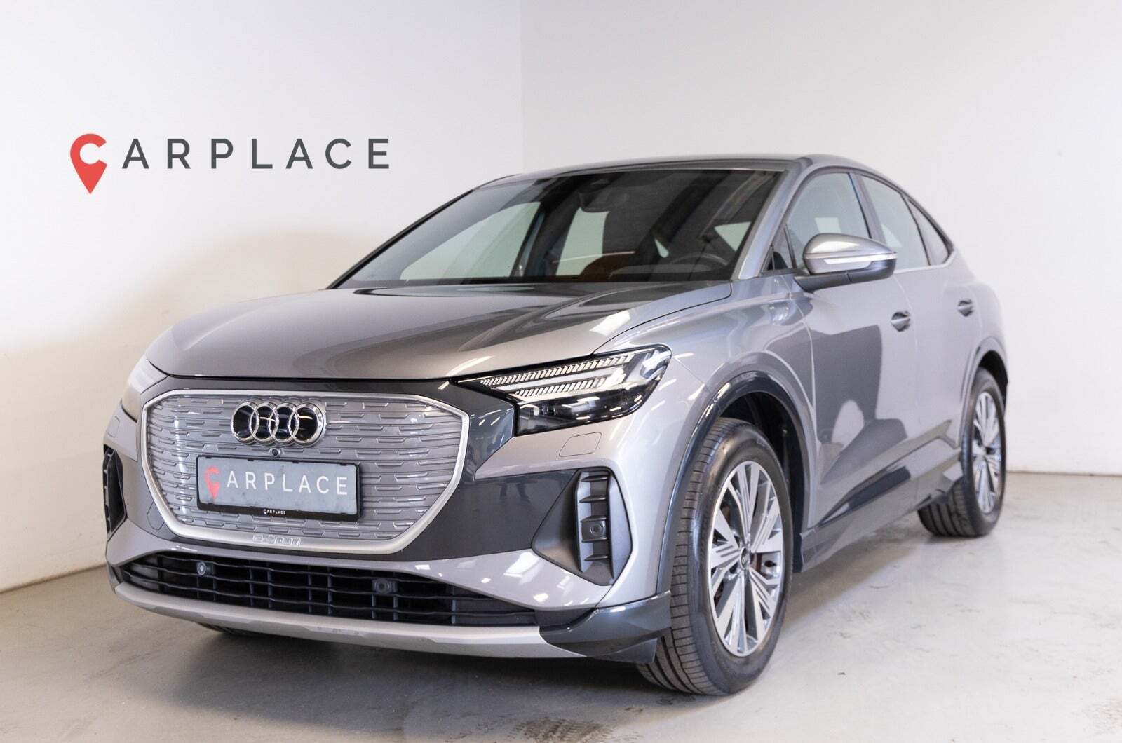 Grå Audi Q4 e-tron fra 2022