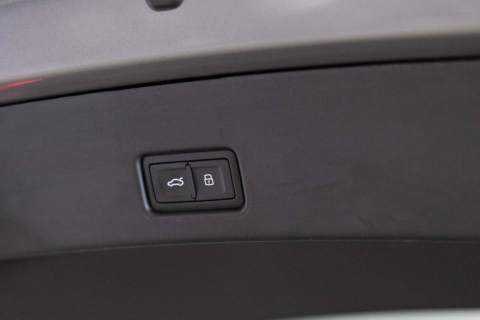 Grå Audi Q4 e-tron fra 2022