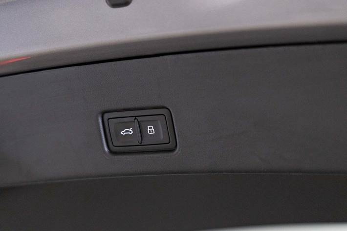 Grå Audi Q4 e-tron fra 2022