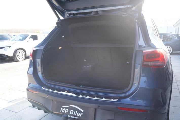 Grøn Mercedes EQA250 fra 2021