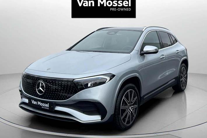 Sølv Mercedes EQA300 fra 2025 set udefra