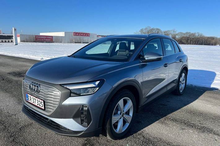 Blå Audi Q4 e-tron fra 2021