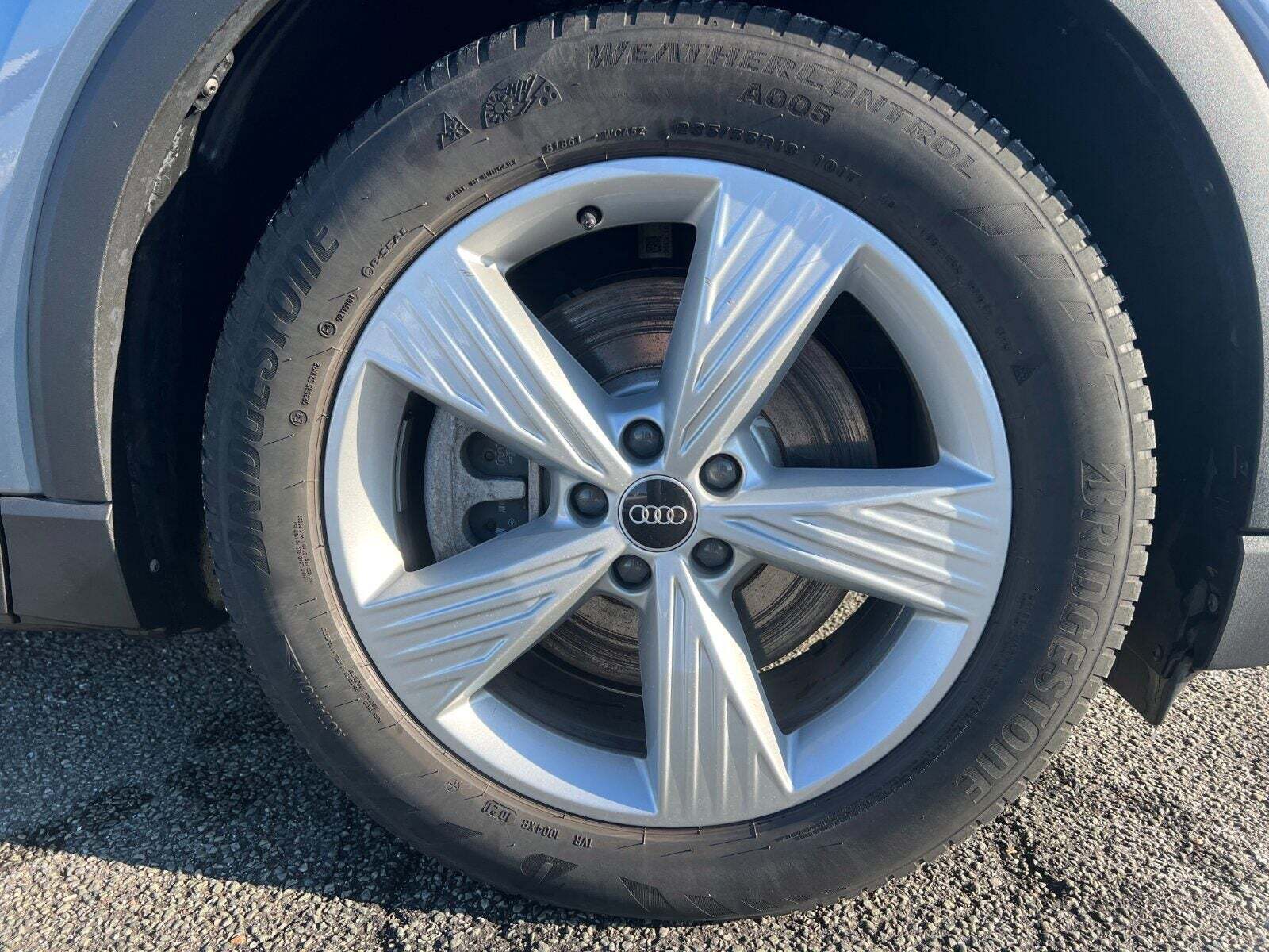 Blå Audi Q4 e-tron fra 2021