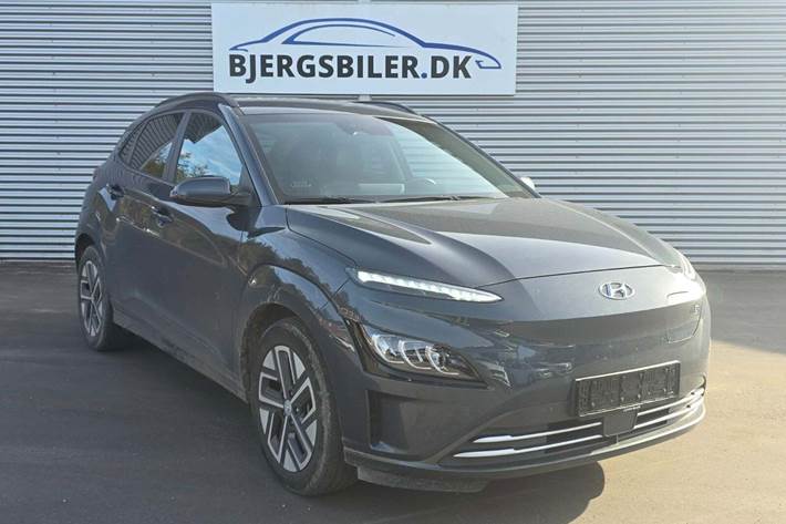 Grå Hyundai Kona fra 2022 set udefra