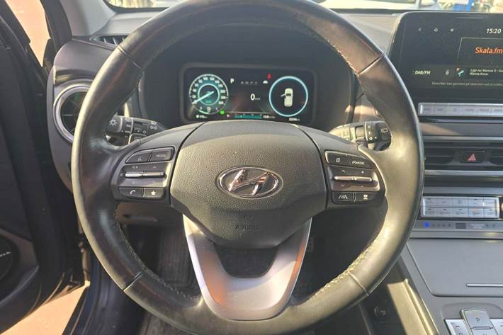 Grå Hyundai Kona fra 2022