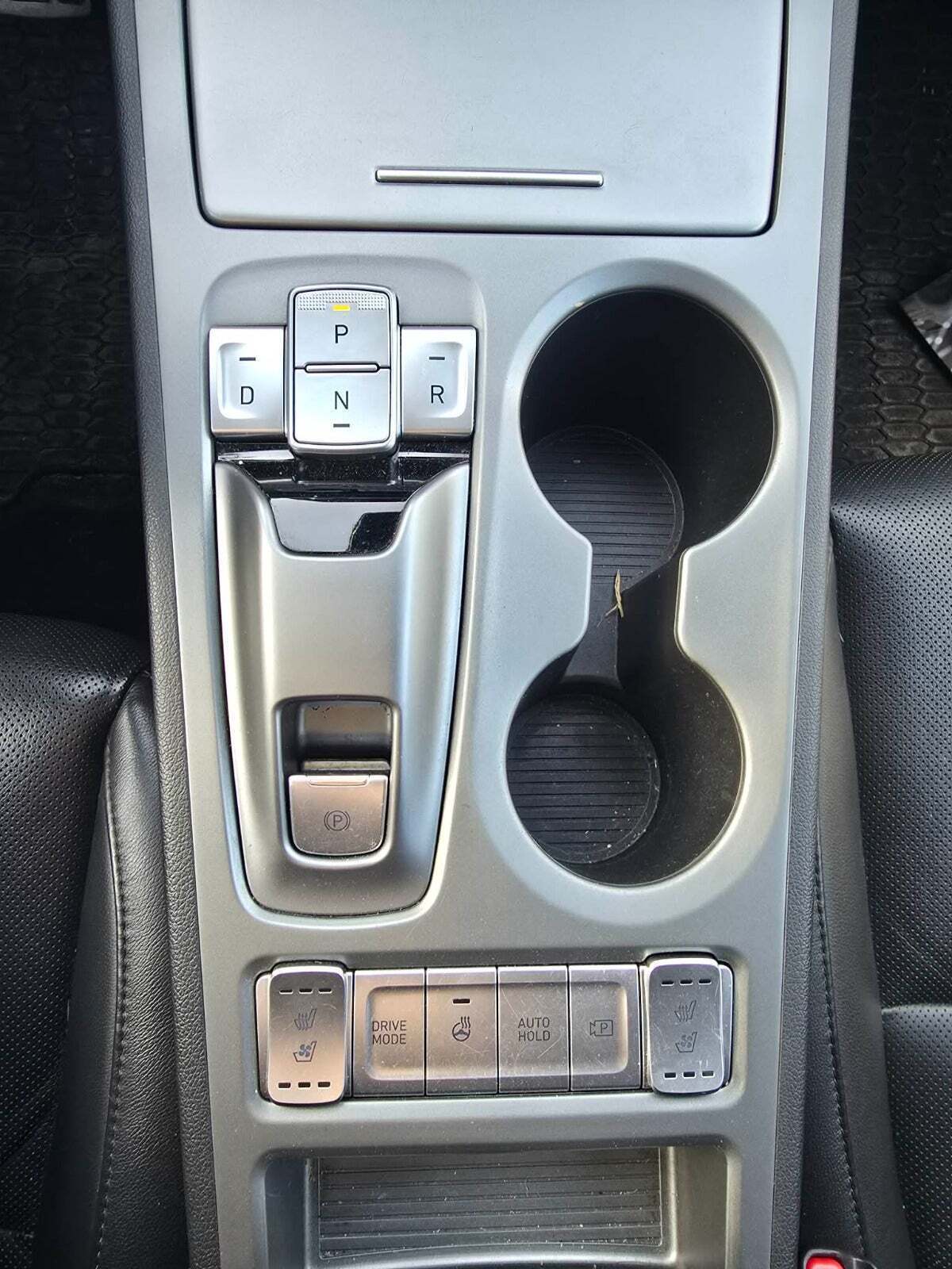 Grå Hyundai Kona fra 2022